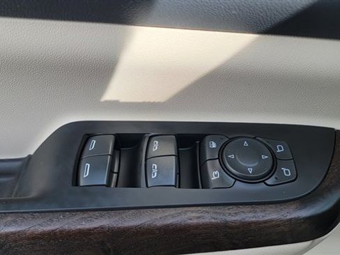 Used 2023 GMC Acadia Denali w/ Denali Ultimate Package AWD/4WD image 11