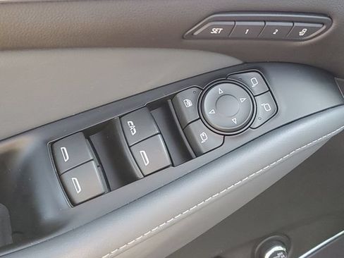 Used 2023 Buick Enclave Premium AWD/4WD image 17