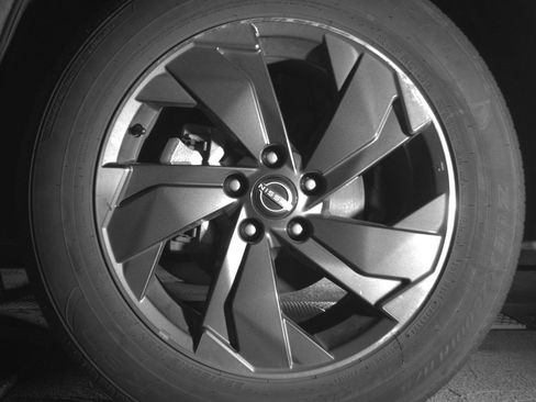 Used 2025 Nissan Rogue SV FWD image 12