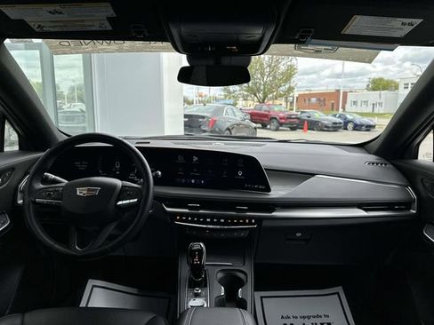Certified 2025 Cadillac XT4 Premium Luxury AWD/4WD image 31