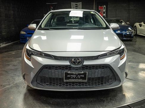 Used 2021 Toyota Corolla LE image 3