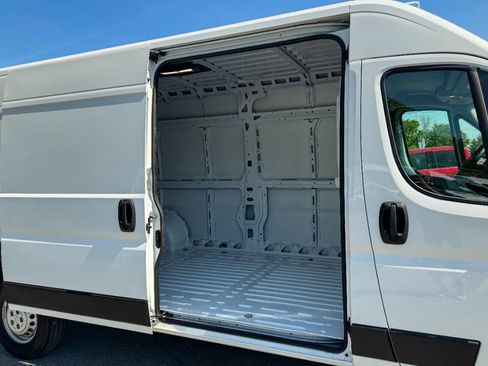 Used 2025 RAM ProMaster 2500 w/ Convenience Group FWD image 14