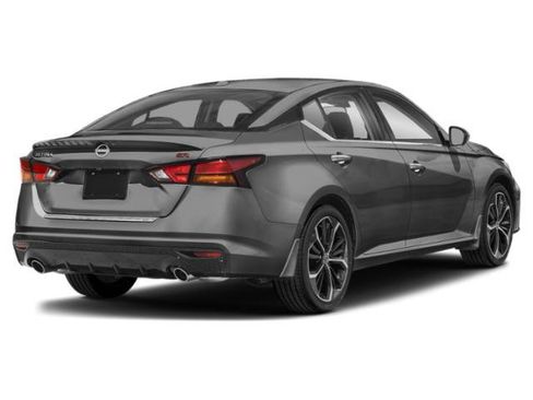 Used 2024 Nissan Altima 2.5 SR FWD image 2