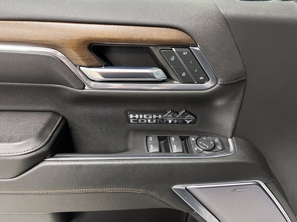 Used 2024 Chevrolet Silverado 1500 High Country w/ High Country Premium Package AWD/4WD image 25