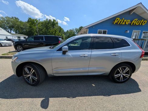 Used 2018 Volvo XC60 T6 Momentum w/ Convenience Package AWD/4WD image 3