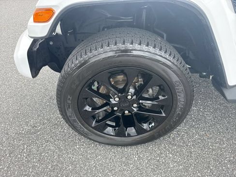 Used 2023 Jeep Gladiator Overland AWD/4WD image 28
