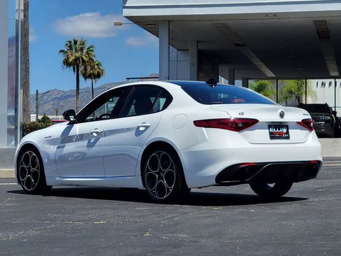 Used 2022 Alfa Romeo Giulia Veloce RWD image 2