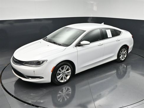 Used 2017 Chrysler 200 Limited Platinum w/ Comfort & Convenience Group FWD image 19