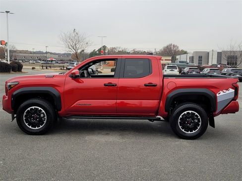 Used 2025 Toyota Tacoma image 4