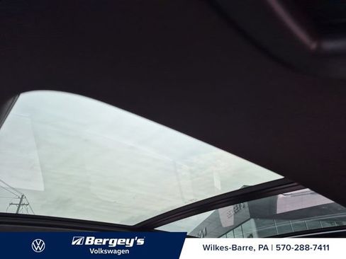 Certified 2022 Volkswagen Tiguan SE R-Line AWD/4WD image 24