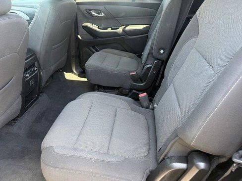 Used 2022 Chevrolet Traverse LT FWD image 13