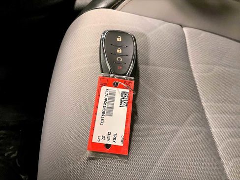 Used 2022 Chevrolet Trax LT w/ LT Convenience Package image 10