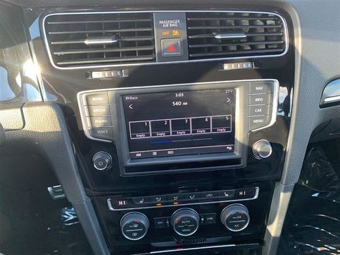 Used 2017 Volkswagen Golf 4-Door image 21