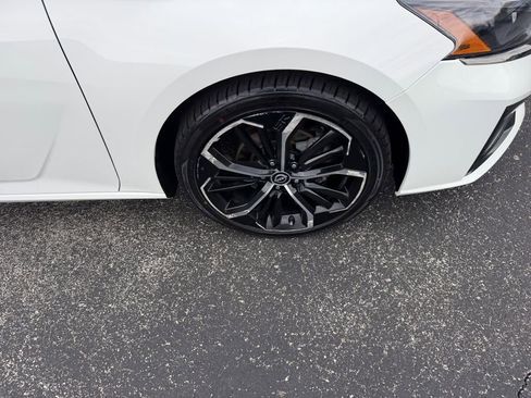 Used 2024 Nissan Altima 2.5 SR FWD image 30
