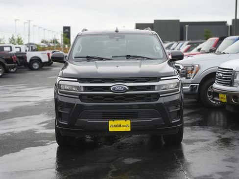 Used 2023 Ford Expedition XLT image 3