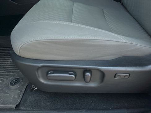 Used 2022 Toyota Tacoma SR5 AWD/4WD image 29