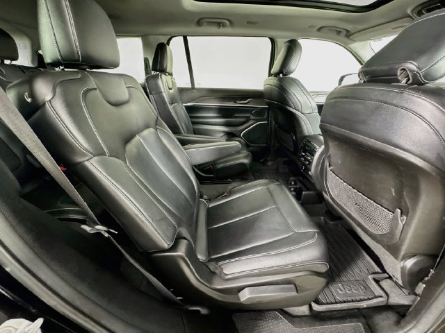 Used 2022 Jeep Grand Cherokee L Limited AWD/4WD image 35