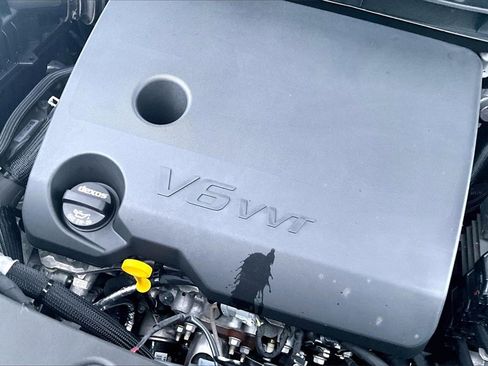 Used 2024 Buick Enclave Premium image 35