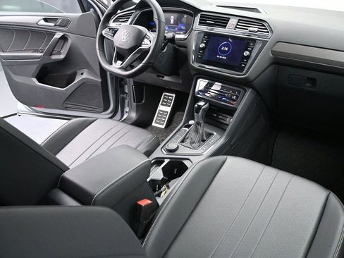Used 2024 Volkswagen Tiguan SE R-Line AWD/4WD image 19