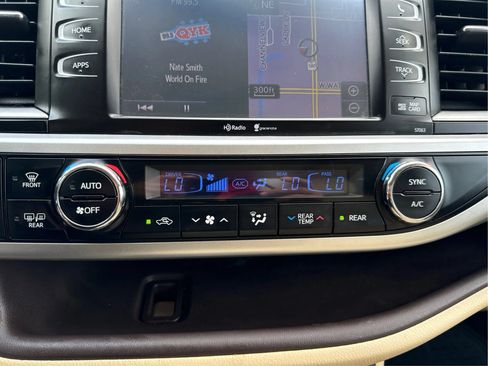 Used 2015 Toyota Highlander XLE AWD/4WD image 32