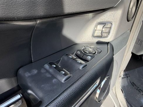 Used 2024 Ford Expedition Max XLT image 19