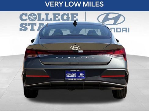 Used 2024 Hyundai Elantra SEL FWD image 7
