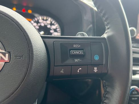 Used 2022 Nissan Pathfinder SV image 12