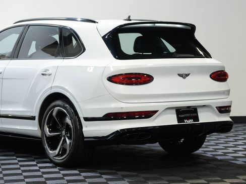 Used 2022 Bentley Bentayga AWD/4WD image 16