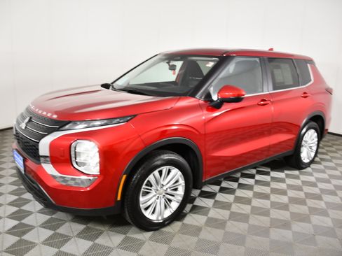 Used 2024 Mitsubishi Outlander ES AWD/4WD image 10