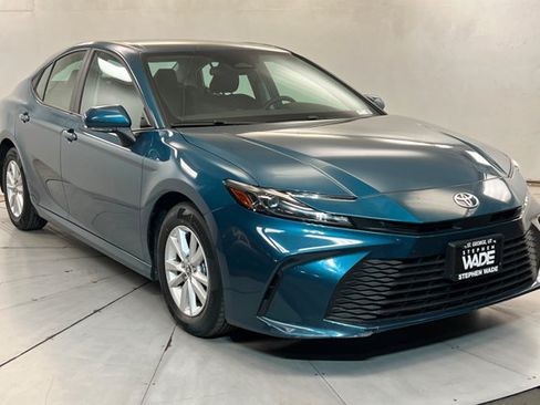 Used 2025 Toyota Camry LE FWD image 7