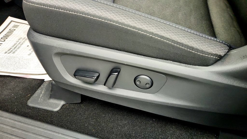 Used 2025 Nissan Pathfinder SV FWD image 10