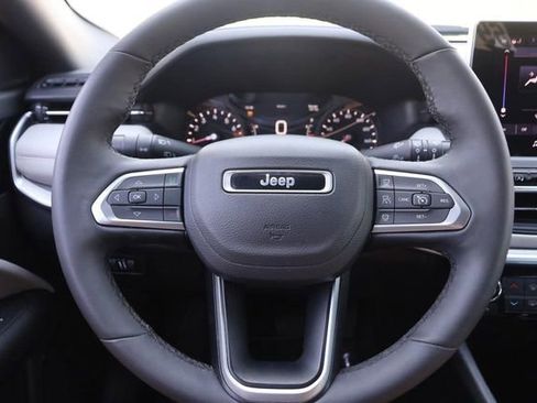 Used 2025 Jeep Compass Limited AWD/4WD image 10