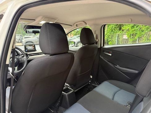 Used 2017 Toyota Yaris iA image 9