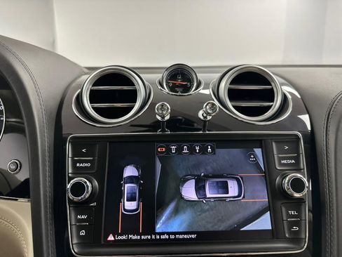 Used 2018 Bentley Bentayga image 57