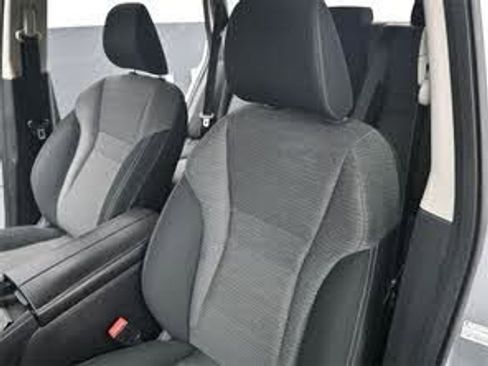 Used 2022 Nissan Rogue SV image 11