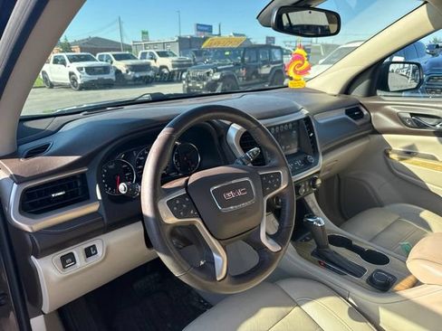 Used 2018 GMC Acadia Denali w/ Technology Package FWD image 11