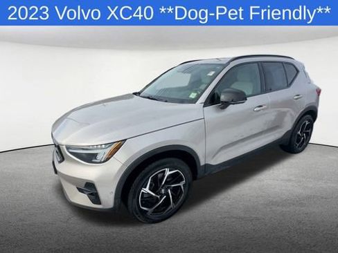 Used 2023 Volvo XC40 B5 Plus w/ Driver Assist Package image 4