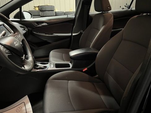 Used 2019 Chevrolet Cruze LT image 14