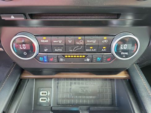Used 2018 Ford Expedition Platinum RWD image 18