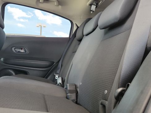 Used 2019 Honda HR-V LX image 11