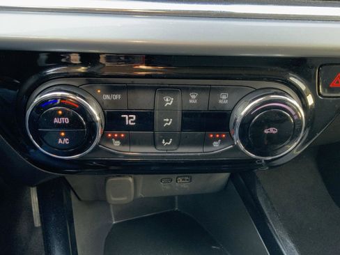 Used 2025 Chevrolet Trax LT w/ LT Convenience Package image 41