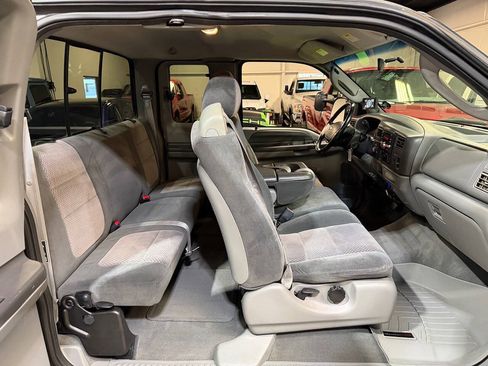 Used 2003 Ford F250 XLT AWD/4WD image 4