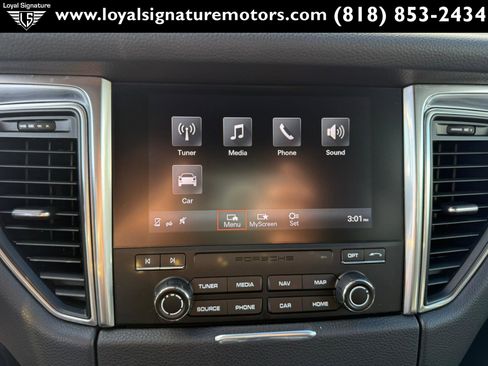 Used 2018 Porsche Macan image 30