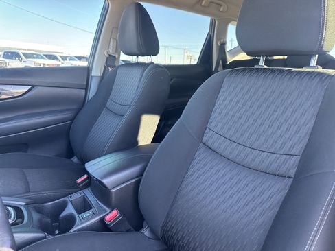 Used 2018 Nissan Rogue SV w/ Premium Package image 6