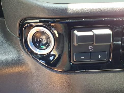 Used 2024 Chevrolet Silverado 1500 LTZ AWD/4WD image 12