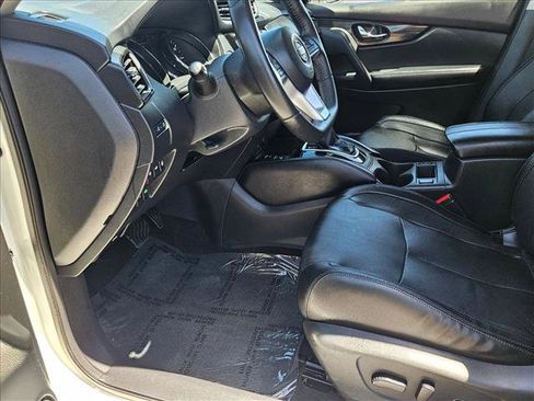 Used 2019 Nissan Rogue SL w/ Premium Package FWD image 17
