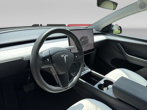 Used 2023 Tesla Model Y 2WD image 10