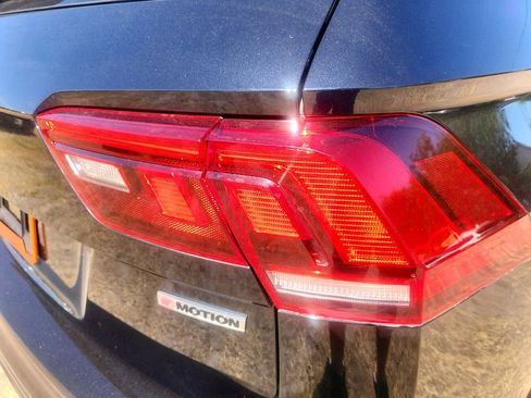 Used 2021 Volkswagen Tiguan SE R-Line image 11