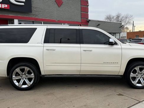 Used 2015 Chevrolet Suburban LTZ image 4