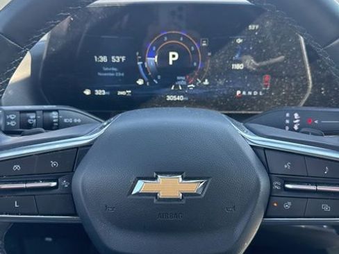 Used 2025 Chevrolet Equinox LT w/ Convenience Package II AWD/4WD image 2
